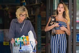 Chloe lattanzi has a very special photographer helping her capture the perfect instagram shot these days: Olivia Newton John Shops Amid 3rd Cancer Battle