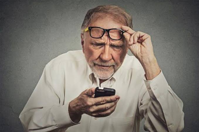 Lão thị ngoài đeo kính thì có thể chữa được bằng phương pháp nào?
