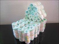 Babybett Aus Pampers Windeln Selber Basteln Bastelanleitung Windel Babybett Windelgeschenke Basteln Geschenke Zur Geburt Basteln Windelgeschenke Selber Machen