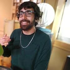 Roger Santacana: "Per mi, és important el missatge social de la música",  Avui esmorzem amb...