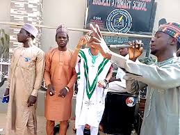 Abdullahi sirrin fatahi kenan yake gabatar da majalasi allah yakara soyayya. Majalisin Sirrin Fatahi Kwana Hudu Youtube