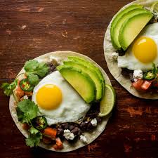 Food For The Morning After Spicy Huevos Rancheros Lebensmittel Essen Rezeptideen Rezepte