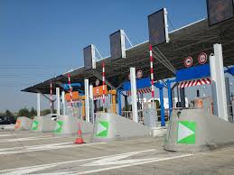 Flashésurtoi permet de recontacter et retrouver quelqu'un sur qui vous avez flashé Site Pour Retrouver Une Personne Croisee Sur L Autoroute La Route Rencontre Aire De Repos Peage