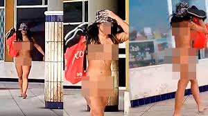 Video: mujer camina desnuda por Marbella a plena luz del día