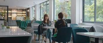 Vị đại gia ngỏ lời muốn lệ về chung nhà vốn biết rõ về nhau từ trước nên giờ gặp lại, vị đại gia thấy lệ vẫn đang một mình nên không ngại ngỏ lời với cô. Sl69lrg3jadjjm