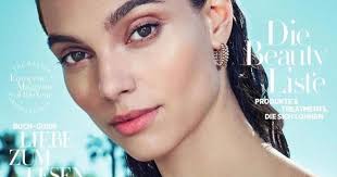 Últimas Tendencias: Charlee Fraser posa con estampados retro para Harper's  Bazaar Alemania