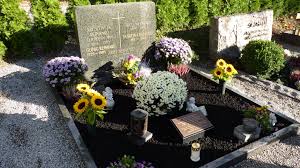 See what romani rose (romani2696) has discovered on pinterest, the world's biggest collection of ideas. Baden Wurttemberg Stellt Grabstatte Einer Ns Verfolgten Sinti Familie In Burladingen Zollernalbkreis Unter Denkmalschutz Zentralrat Deutscher Sinti Und Roma