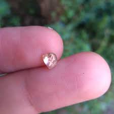 Beberapa hasil tambang lain di kalsel yang cukup dominan antara lain pertambangan mineral kromit, marmer, batu gamping, pasir kuarsa, dan kaolin. Berlian Mentah Atau Intan Lantakan Asli Kalimantan Shopee Indonesia