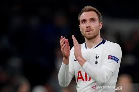 David eriksen (53) innrømmer at «utfordringene har stått i kø» etter at han ble kjæreste med en 24 hovedperson: Permainan Buruk Tottenham Buat Ajax Menang 0 1 Kata Eriksen Antara News Jawa Barat