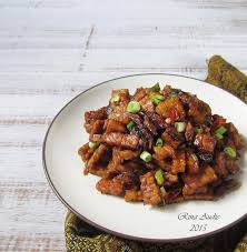 Nah, terkadang jika kita menggunakan ikan tongkol resep tongkol suwir ini sangat cocok disajikan dengan nasi hangat dan aneka tumisan sayur, seperti tumis kangkung atau tumis kacang panjang. Oseng Tempe Ikan Tongkol Dapurmanis