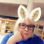 Sandra Caton's Instagram, Twitter & Facebook