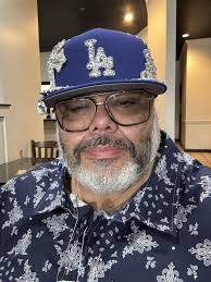 Today Anthony Marshon Davis Jr. returns -now as a rival- to the court where  he hung a champion's banner and where someday his #3 jersey will be retired  alongside the King's. What's