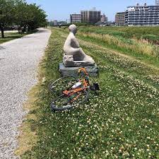 長井正寿 髪の毛 先生 on instagram along the way many statues funny thing is these 2 show their back not face to us we can feel someth country roads instagram statue