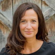 Diana Fry's Instagram, Twitter & Facebook