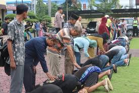 Perang Sarung Marak saat Ramadhan, Polda Jawa Tengah Tegaskan Pelaku Bisa  Dipidana - Suara Merdeka