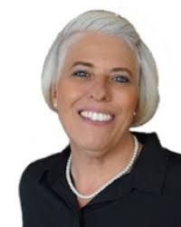 Karyn Lynn's Instagram, Twitter & Facebook