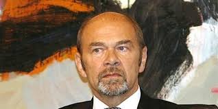 TÍÐIN RENNUR SUM STREYMUR Í Á Mikukvøldið 13. november er Miðvika aftur á  skránni í Hoyvíkar kirkju. Tá fer Alfred Olsen, fyrrverandi løgtingsmaður,  at halda fyrilestur um Fríðrik Petersen, próst, og vit