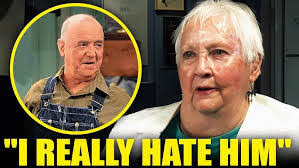 Shana Oh's Instagram, Twitter & Facebook