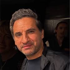 Misha Zelman steps down as CEO of Burger & Lobster