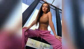 Настоящую русалку обнаружили во владивостоке. Valya Karnaval Biografiya Foto Lichnaya Zhizn Paren Roditeli Rost I Ves Slushat Pesni Onlajn 2021