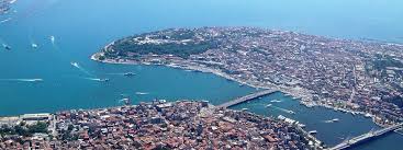 It is located at 41° n 29° e, on the bosporus strait, and encompasses the natural harbor known as the golden horn, in the northwest of the country. Istanbul Forscher Warnen Vor Superbeben Mdr De