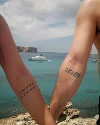 Amor Eterno 10 Peque Atilde Plusmn Os Tatuajes Perfectos Para Ilustrar El Amor Tatuajes De Parejas Mejores Tatuajes Para Parejas Tatuajes En Pareja Pequenos