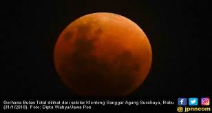 Gerhana bulan total ini dapat dibedakan lagi menjadi dua macam yakni gerhana bulan total dan gerhana bulan total +. Gerhana Bulan Total 28 Juli 2018 Terlama Abad Ini Jpnn Com