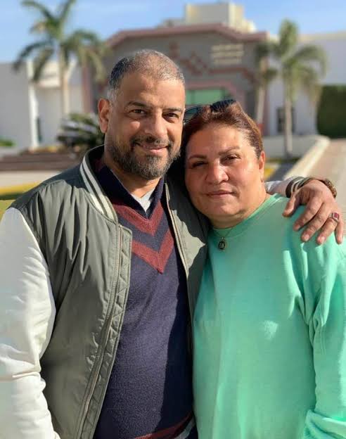 أبرز صور للراحل أشرف مصيلحى بصحبة زوجته المخرجة منال الصيفى وأولاده - اليوم السابع