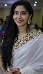 Exclusive stunning photos of beautiful indian models and actresses in saree. Pin On Auntie
