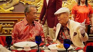 As the group chairman and managing director of the low yat group. Facebook