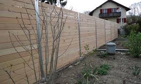 Sichtschutz Aus Bohlen U Stahl Profil Pfosten Zaunteam Hardegger Malans 9475 Sevelen Naturzaun Zaun Garten