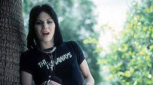 Orn jett is best known for her work as the frontwoman of her band joan jett & the blackhearts, and for earlier founding and performing with the runaways, which recorded and released the hit song cherry bomb. Joan Jett Songs Age Movie Biography