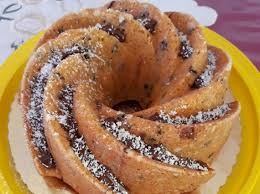 Se potessi la metterei anche sugli spaghetti! Ricetta Torta Spirale Con Cuore Cremoso Alla Nutella E Gocce Di Cioc Dolcidee