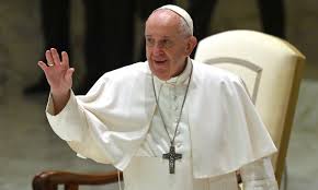 O papa francisco criticou as pessoas que desrespeitaram as regras de distanciamento social e tiraram férias no exterior para escapar dos lockdowns. Papa Francisco Se Diz Estupefato Pela Violencia Ocorrida No Capitolio Cartacapital