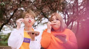 메이크업 요청이 많아서 오랜만에 메이크업 영상을 찍었습니당!! Mukbang Youtuber Yang Soo Bin And Duc Phuc S Playful Love Story In New Mv Yeu Duoc Khong Can We Love Vpopwire