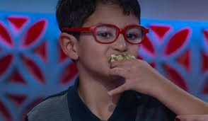 Los hijos mellizos de Biby Gaytán, Manuel y Daniel, aparecieron con ella en  'Iron Chef México' de Netflix