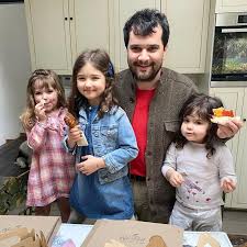 Este año, maría luisa godoy subió al escenario del festival de viña del mar embarazada, y ese largo camino de la maternidad concluyó su. Maria Luisa Godoy Revelo Que Dos De Sus Hijas Tambien Tuvieron Covid 19