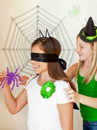 Halloween Party Spiele Fur Ein Kinderfest Voller Sussigkeiten Halloween Party Spiele Halloween Party Ideen Kinder Und Halloween Party Kinder