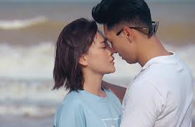 Liveshow tình yêu bất tận được chia làm 3 phần với những chủ đề như ca khúc dân ca, tình yêu đôi lứa, tình mẫu tử. Cáº£nh Hon Cá»§a PhÆ°Æ¡ng Oanh Máº¡nh TrÆ°á»ng Trong HÆ°Æ¡ng Vá»‹ Tinh Than Gay Sá»'t