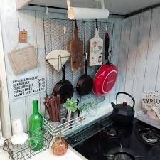 小さいキッチンが使いやすくなる工夫 料理好きさんのアイデアとは キナリノ キッチン レンジフード 100均 収納 キッチン