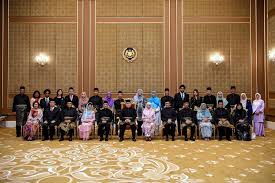 Dewan rakyat speaker azhar harun told the house he is unable to make a ruling on a deputy minister accused of flashing a. Apa Faedah Sebenar Jadi Ahli Parlimen Di Negara Kita Iluminasi