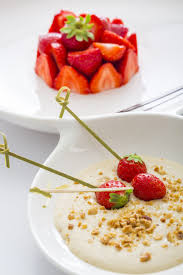 Fraises Mara Des Boix Au Naturel Creme Au The Vert Vinsetgastronomie Com Food Desserts Cuisine