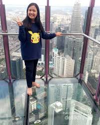 Bario, di pegunungan kelabit sarawak adalah tempat tersiolasi di malaysia. Uji Nyali Di Kl Tower Menara Tertinggi Di Malaysia