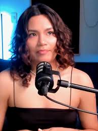 Miki Tekie Talking about Helen