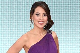 Elizabeth has appeared in a number of stage productions, television shows, and independent films. Fear The Walking Dead S Elizabeth Rodriguez On How Her Nursing Skills Will Come In Handy In The Zombie Apocalypse