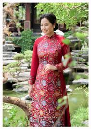 10 mẫu áo dài trung niên bằng gấm sang trọng thanh lịch cho quý cô U40-50 |  Quyên Nguyễn Bridal