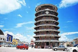 Dokumentari ini bertujuan menarik minat pelancong untuk kenali menara condong kedua di dunia ini , menara condong atau lebih di kenali sebagai menara jam tinggi ini mempunyai pelbagai sejarah tersendiri. Menara Condong Teluk Intan Sayong Resort Kuala Kangsar Facebook