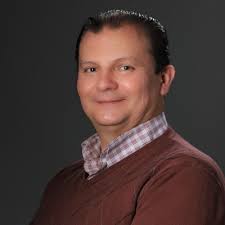 🌟 ¡Nos complace enormemente anunciar que Santiago Peralta, CO-FOUNDER de  Paccari Chocolate, ha sido reconocido por su sobresaliente liderazgo en  Visión y Estrategia Corporativa en los EFQM Awards…