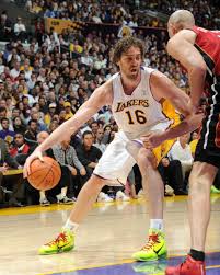 Browse our selection of memorabilia, autographed items, collectible merchandise and other great fan gear at store.nba.com. B R Kicks On Twitter P J Tucker Brought Out A Nike Hyperdunk Colorway Made For Pau Gasol To Match Kobe Bryant S Grinches On Christmas Nickdepaula Https T Co Foi1cw9zjk