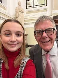 Charlotte F (@Charl_Julia)